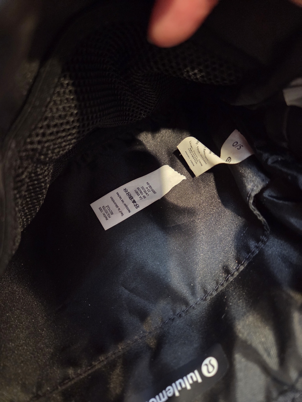 lululemon 2L Black Crossbody Bag - Picture 10 of 13